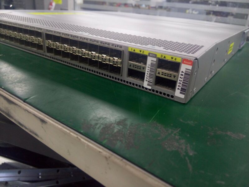 N2200-PAC-400W-B Cisco QSFP+ N3K-C3064PQ-10GX N3K-LAN1K9